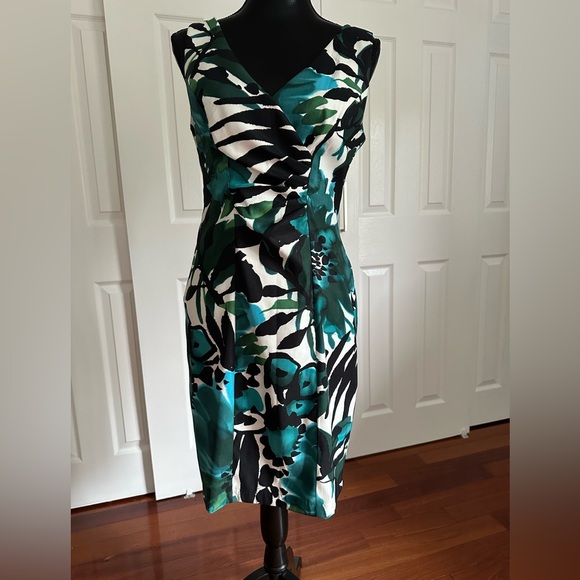 Connected apparel. Smart work dress. - Picture 1 of 8